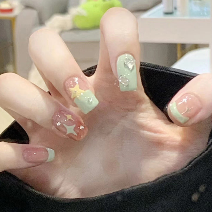 Dekoratives Press-On Nagelkunst-Set Karnz
