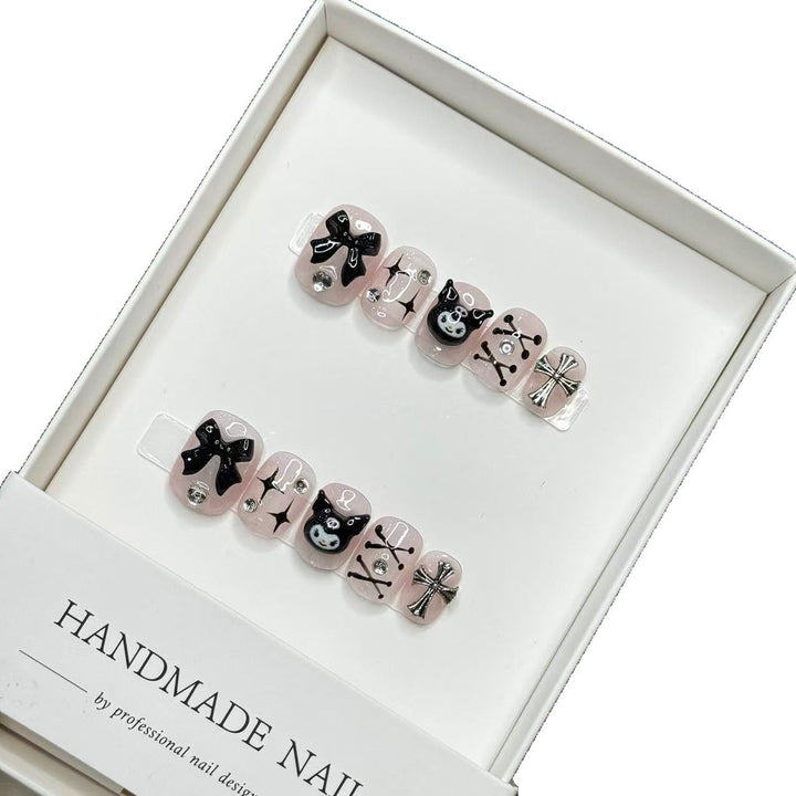 Handgemachtes dekoratives Druck-on-Nageldesign-Set mit Schleifen- und Totenkopf-Designs
