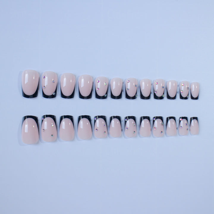 Elegantes Nagelkunst-Design-Set mit Strass-Akzenten