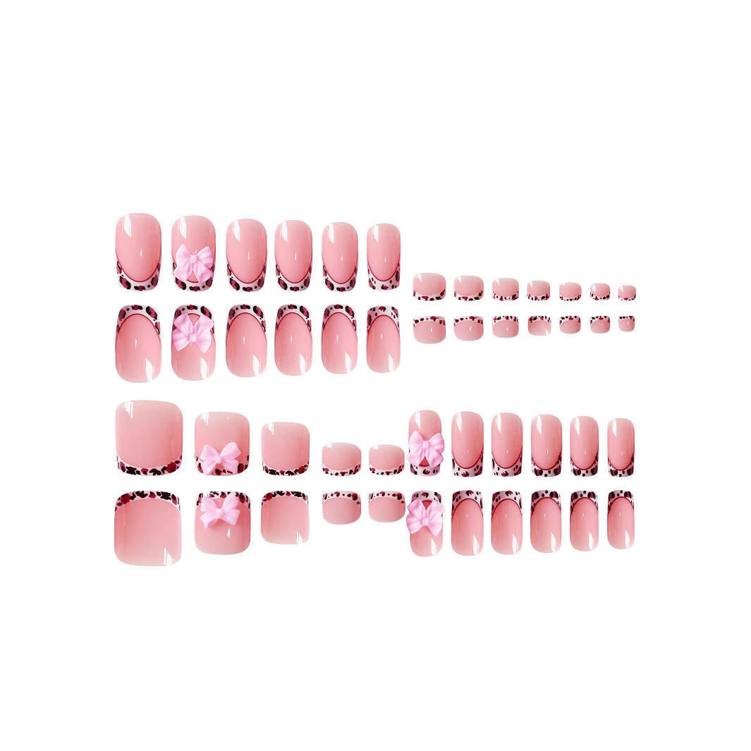 Dekoratives Nagelkunst-Design Karnz