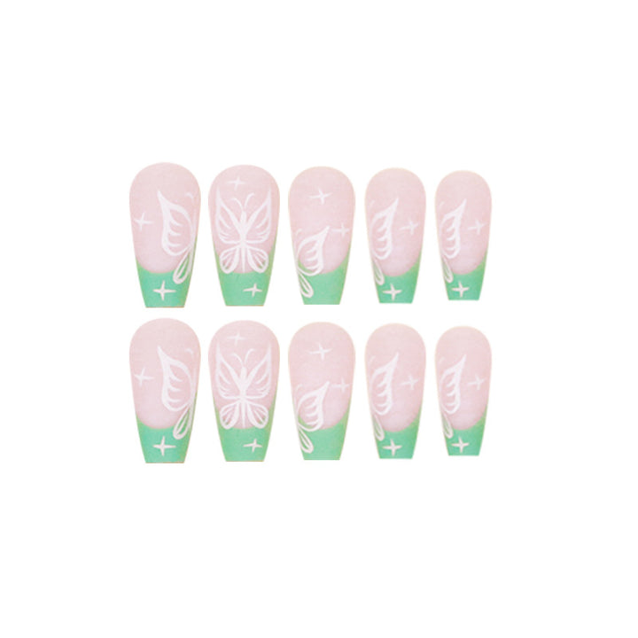 Kunstvolle Nailart mit floralen Akzenten Karnz