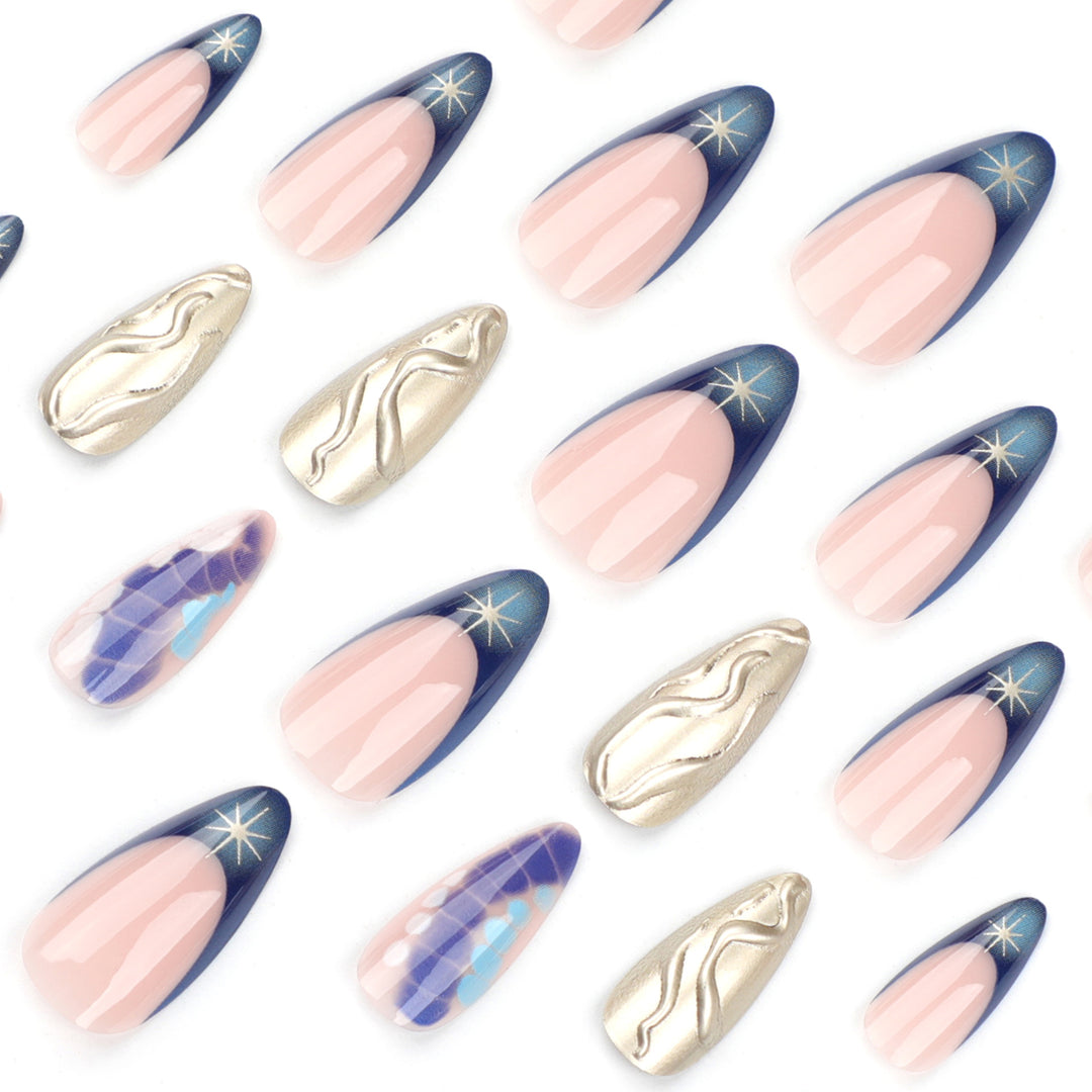 Kunstvolle Stiletto-Nägel mit Glitzer und außergewöhnlichem Design Karnz