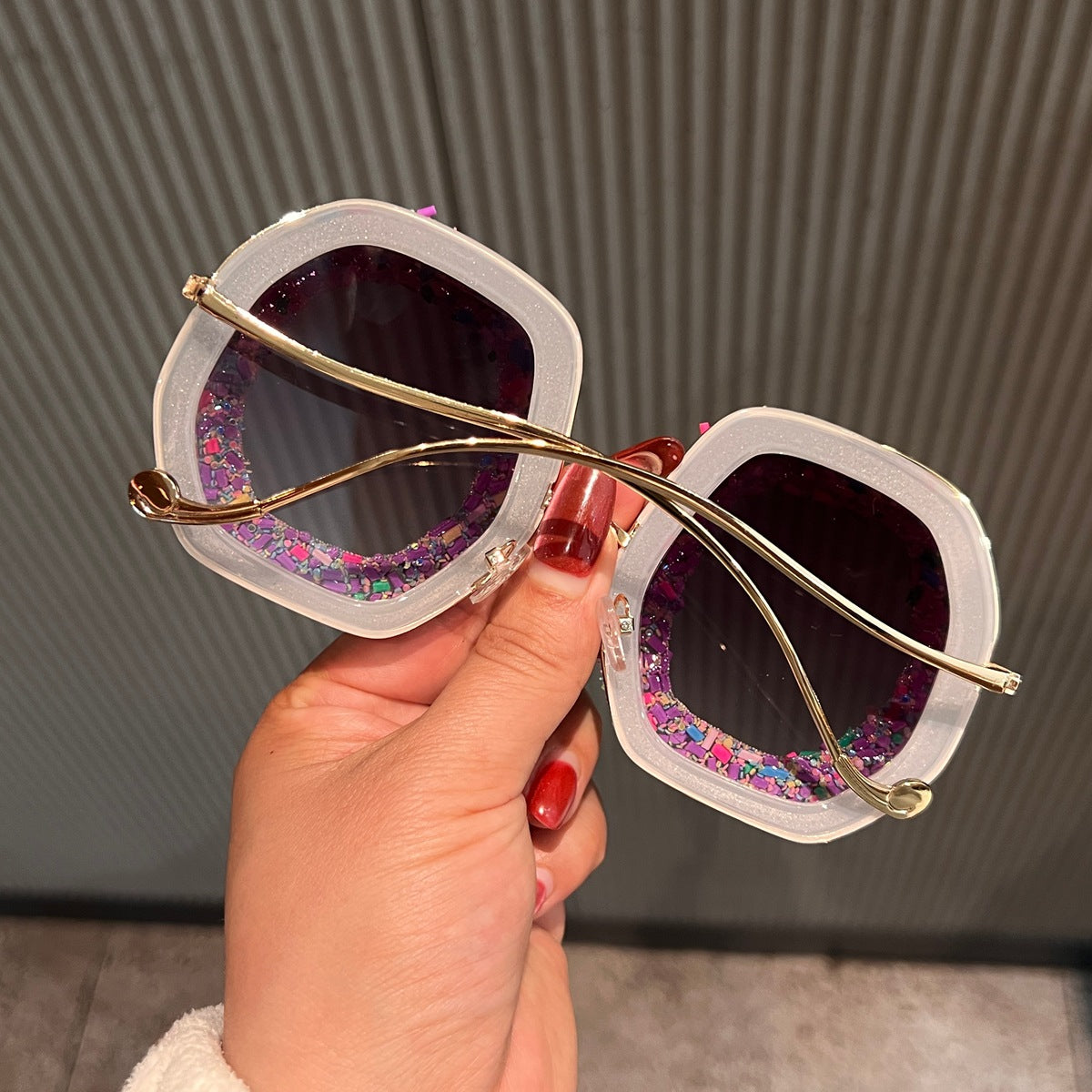 Damen Fashion-Sonnenbrille mit kreativen Strukturen und bunten Akzenten Karnz