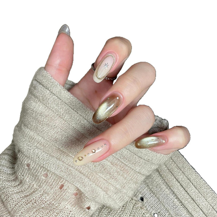 Kunstnägel mit Glitzer- und Sternendesign Karnz