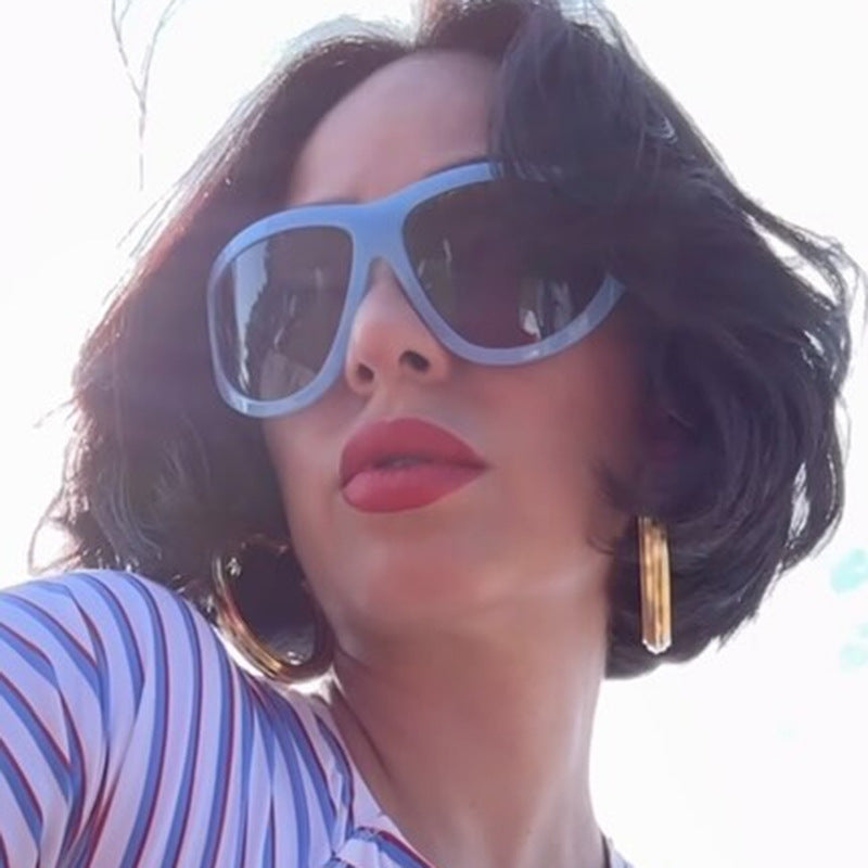 Damen futuristische Sonnenbrille mit sportlichem Design und flexiblen Gläsern Karnz