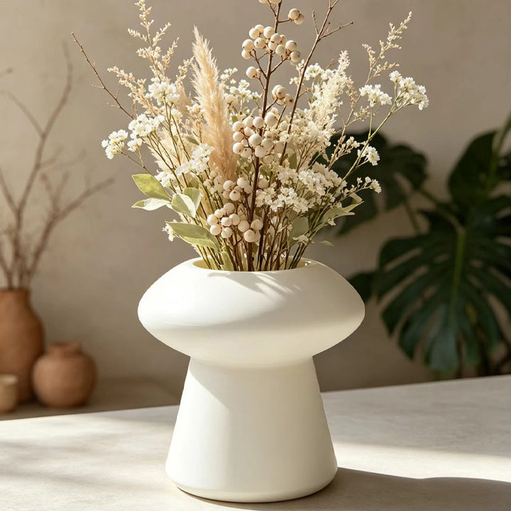 Zeitgenössische Skulpturierte Dekorative Vase Karnz