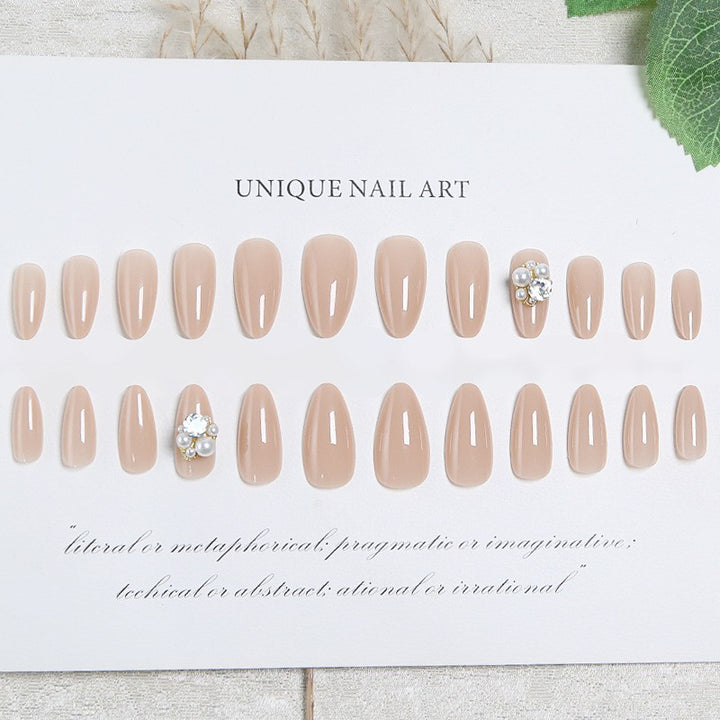 Kunstnagelset mit elegantem Perlendesign und hochglänzender Oberfläche Karnz