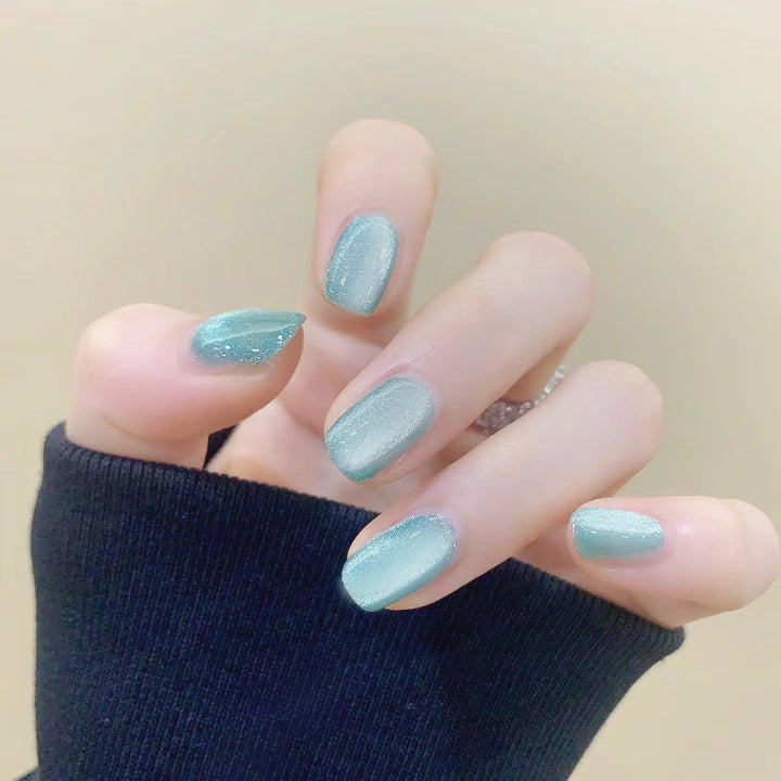 Stylisches Metallic Press-On Nagelset