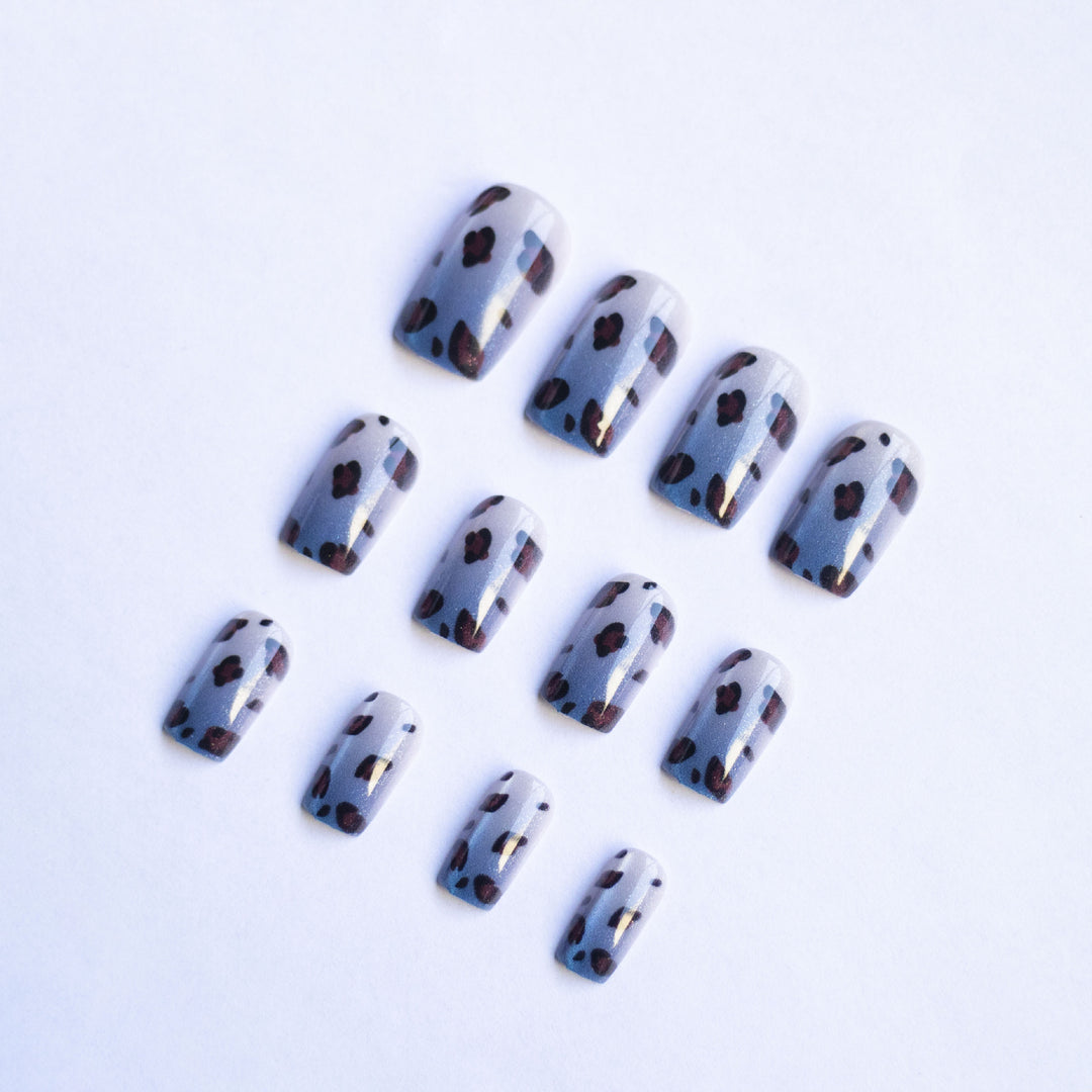 Künstlerische Nagelkunst
