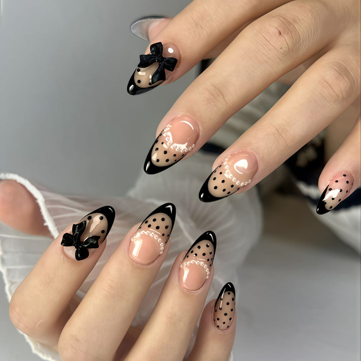 Elegante Polka Dot Drucknägel mit Schleifenakzenten Karnz