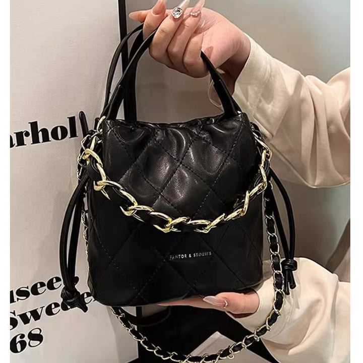 Gepolsterte Mini Eimer-Handtasche Karnz