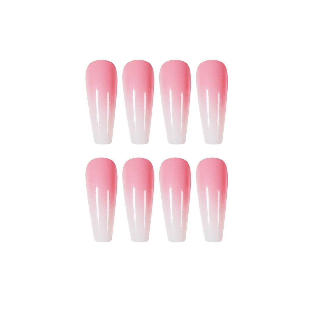 Kunstnagelset mit stilvollem Ombre-Design Karnz
