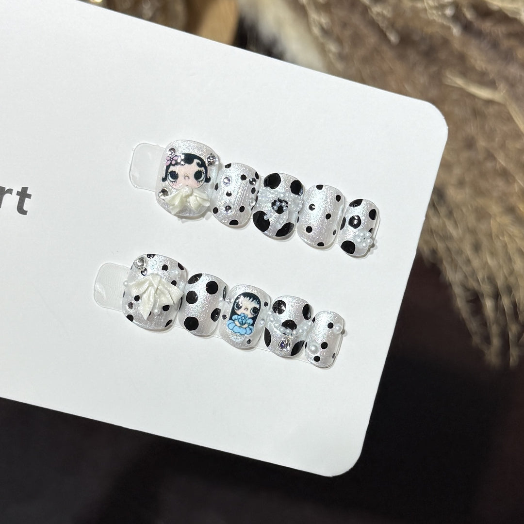 Verspieltes Charakter Press-On Nail Art Set Karnz