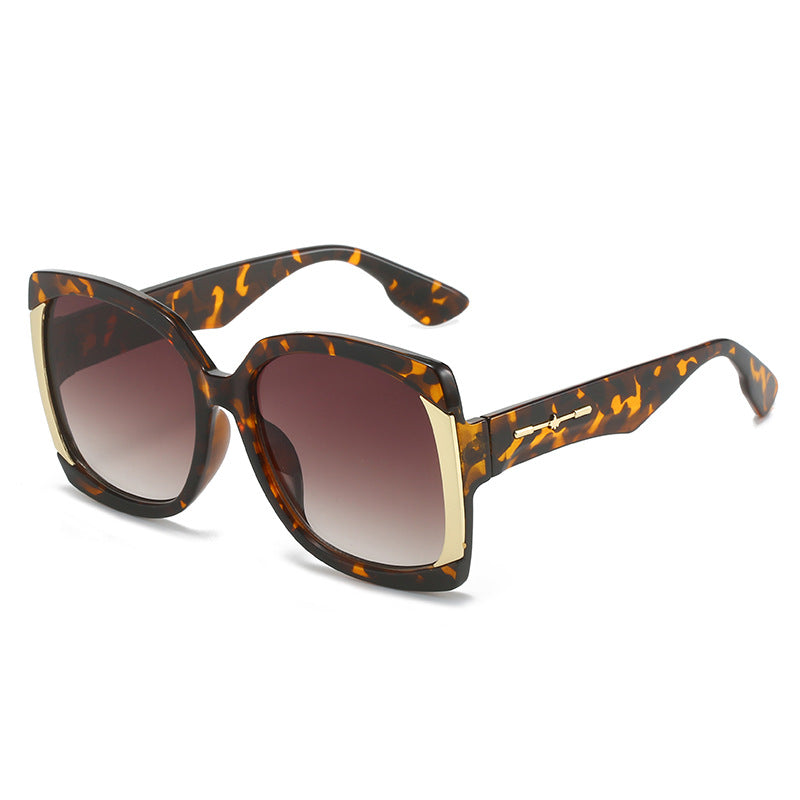 Übergroße Schildpatt-Sonnenbrille mit goldenen Akzenten Karnz