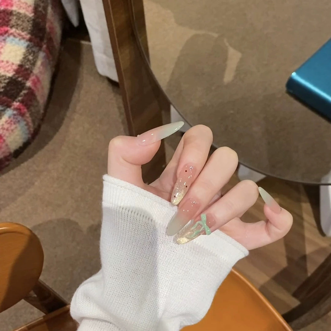 Glamouröse Stiletto-Nagelerweiterungen