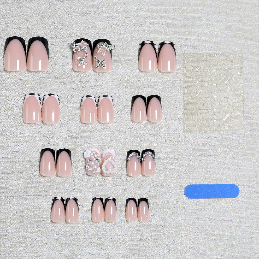 Kunstnagelset mit detaillierten 3D-Perlen und glamourösem Design Karnz