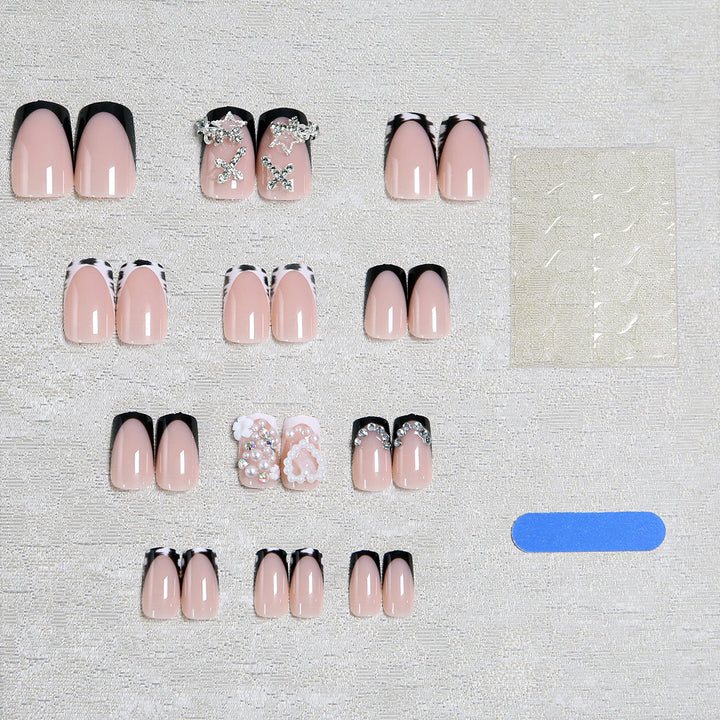 Kunstnagelset mit detaillierten 3D-Perlen und glamourösem Design Karnz