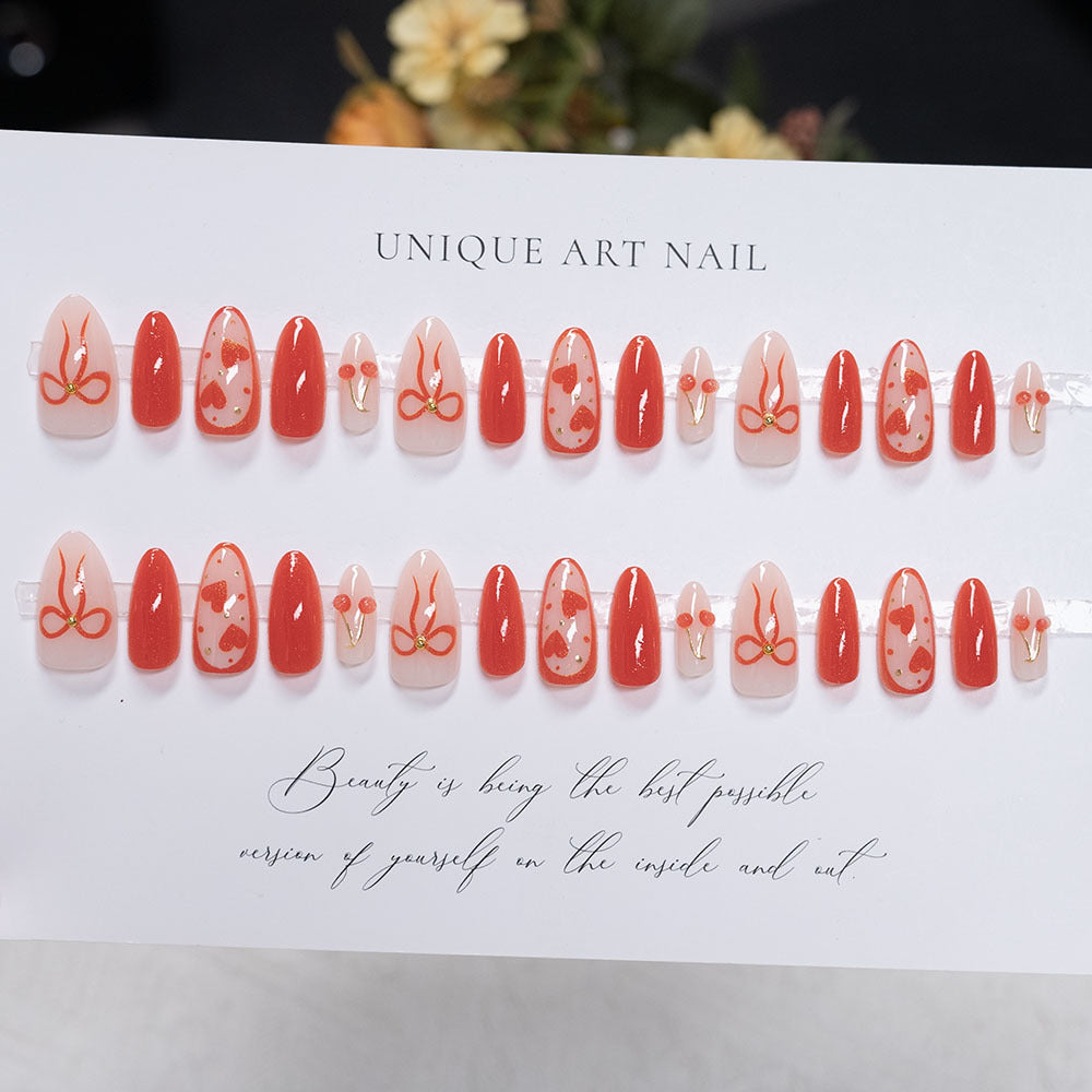 Herz-Themen Elegante Press-On Nagelkunst