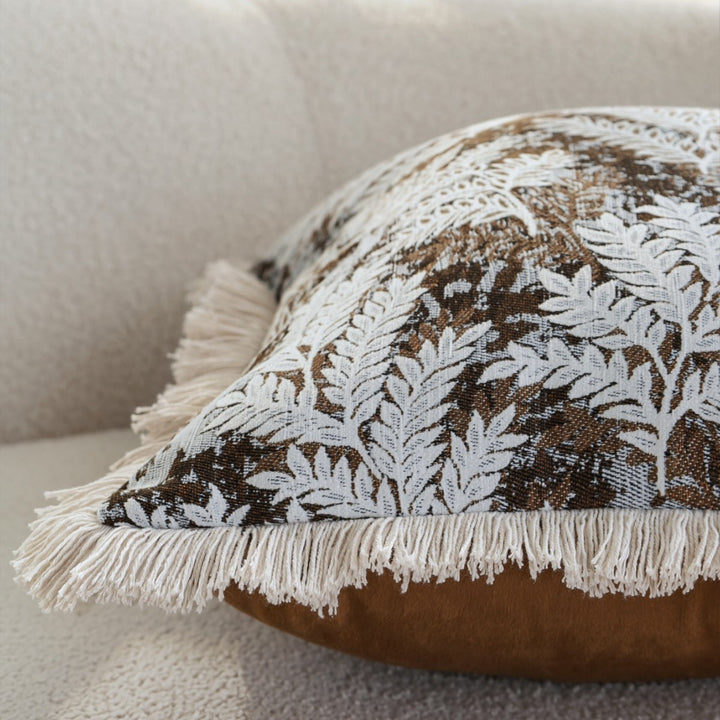 Rechteckiger dekorativer Kissenbezug mit besticktem Blatt‑Jacquard und Fransenrand Karnz