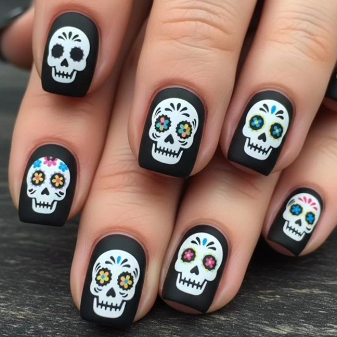 Künstlerisches Skull Design Nagelkunst Karnz