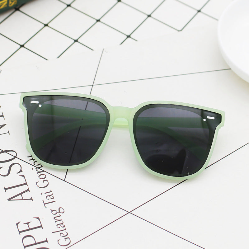 Damen moderne Sonnenbrille mit filigranem Rahmen und UV-Schutz Karnz