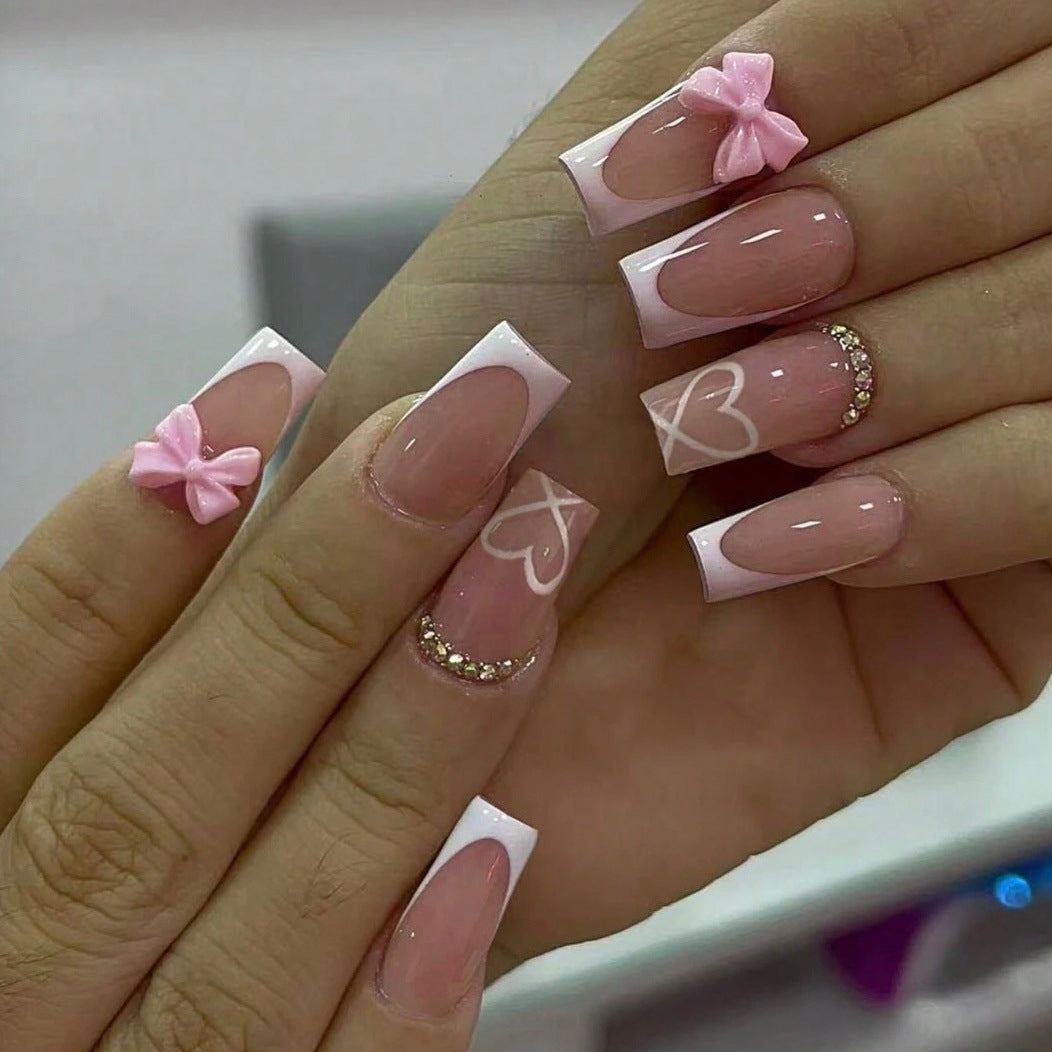Kunstnagelset mit eleganten Schleifen- und Glitzerverzierungen Karnz