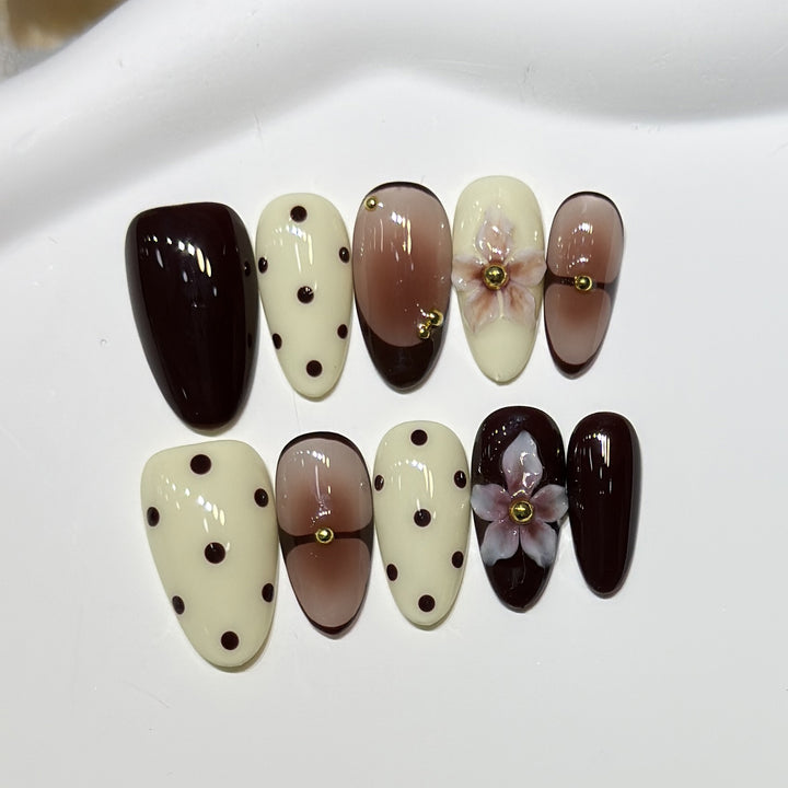Elegantes Floral Stiletto Nagelkunst Set Karnz