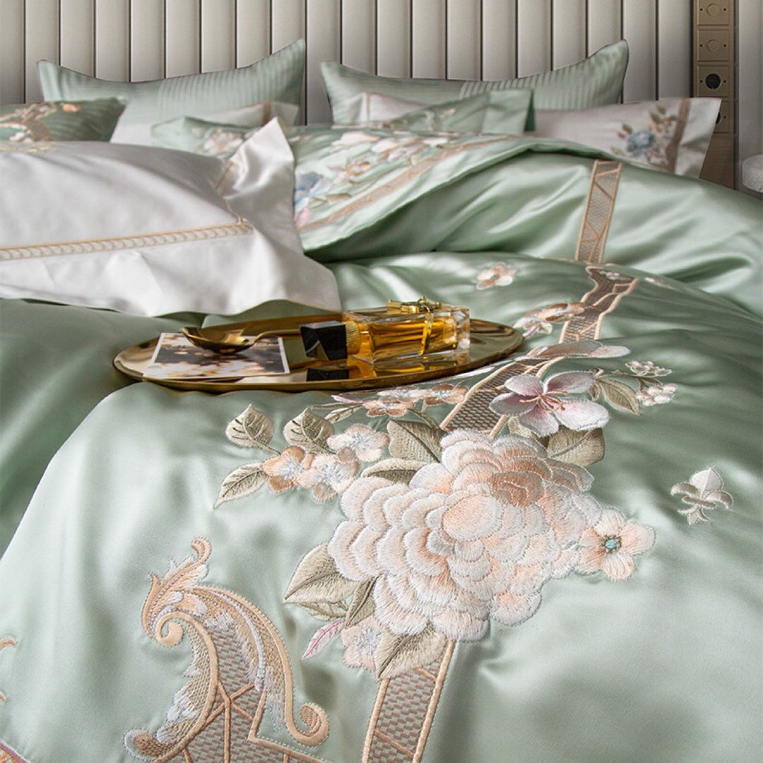 Luxuriöser gestickter Satin Bettbezug mit floralem Jacobean-Stick und Oxford-Kissenbezügen