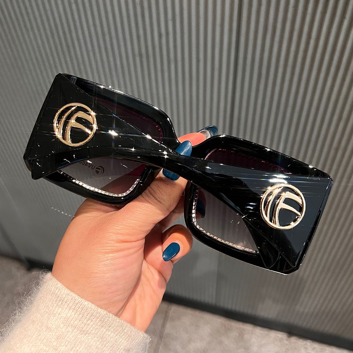 Damen Sonnenbrille mit strassverziertem Rahmen Karnz