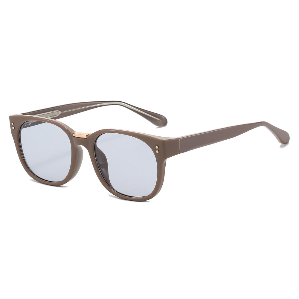 Damen modische Sonnenbrille mit transparentem Rahmen und eleganten Details Karnz
