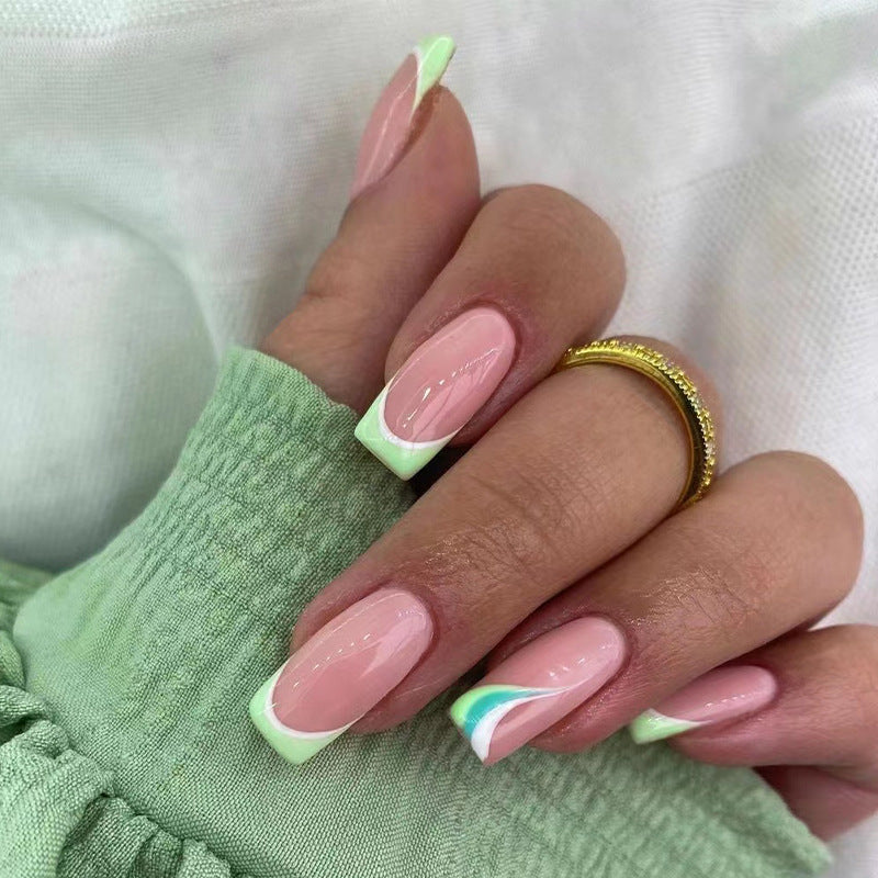 Kunstvolle Nagelverlängerungen mit Eleganten Farbverlauf und Glitzer Karnz