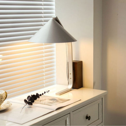 Moderne verstellbare Schreibtischlampe
