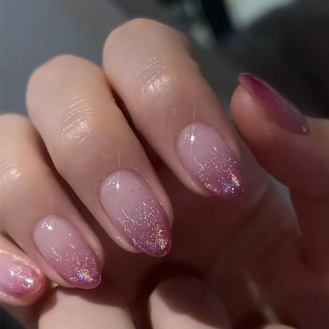 Glänzende Nagelverlängerungen mit sanftem Ombre-Effekt Karnz