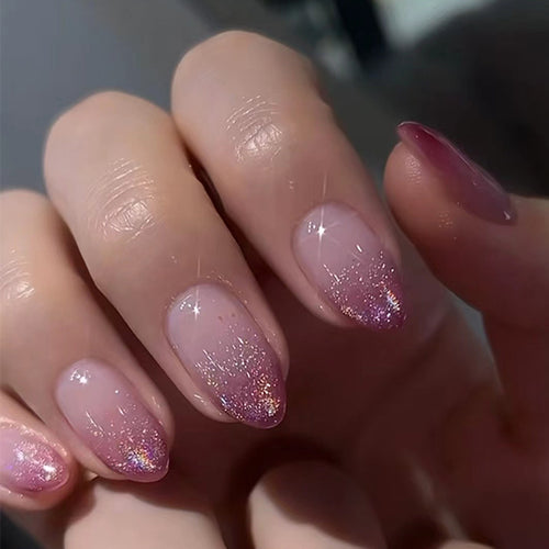 Glänzende Nagelverlängerungen mit sanftem Ombre-Effekt Karnz