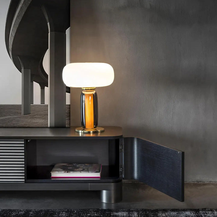 Moderne künstlerische Tischlampe mit elegantem Glassdesign
