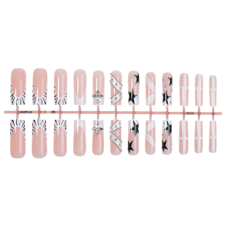 Kunstnagelset mit floralen und modernen Designs Karnz