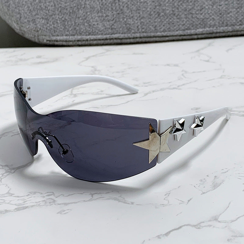 Damen futuristische Sonnenbrille mit auffälligem Design und modischen Akzenten Karnz