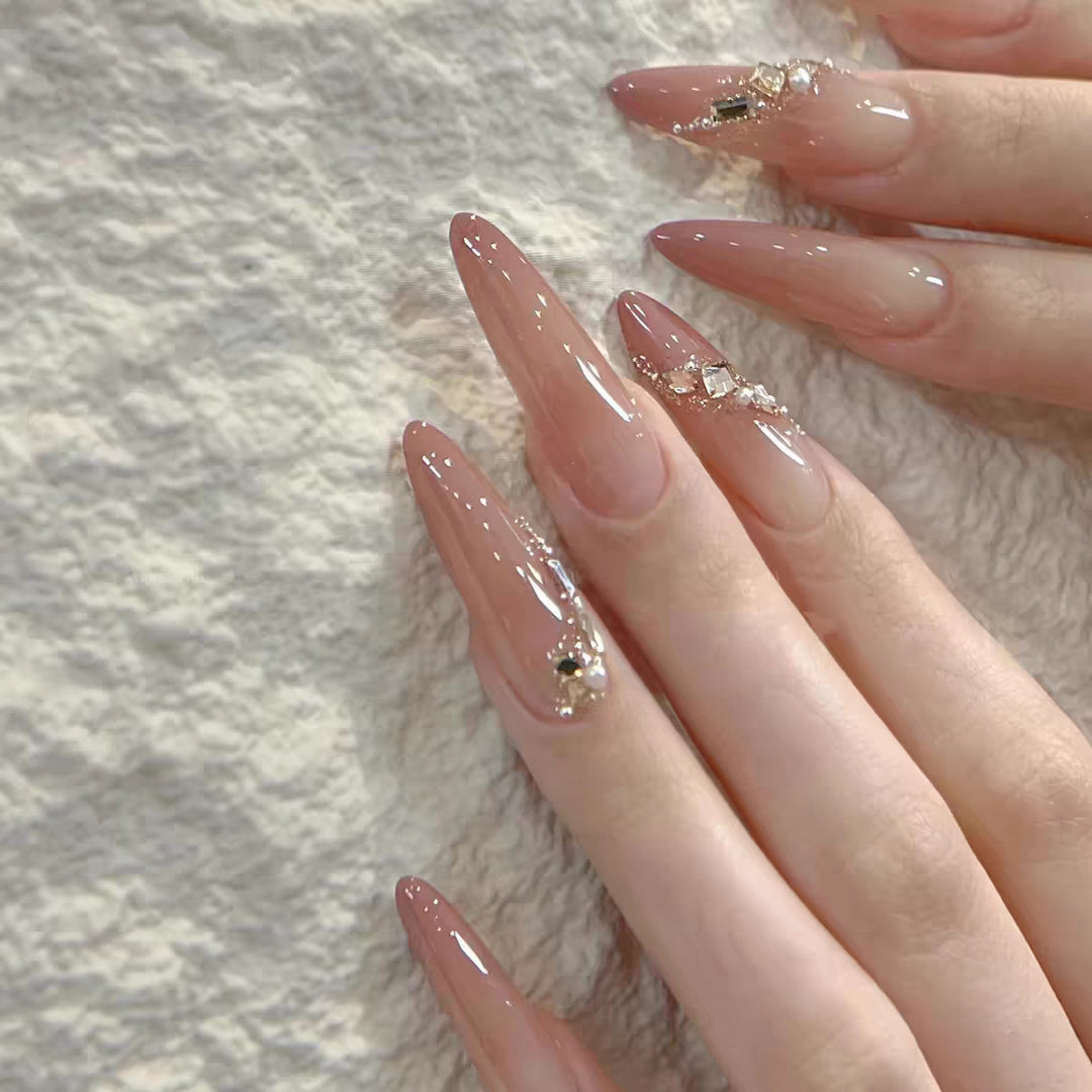 Verspielte tierische Press-On Nagelkunst