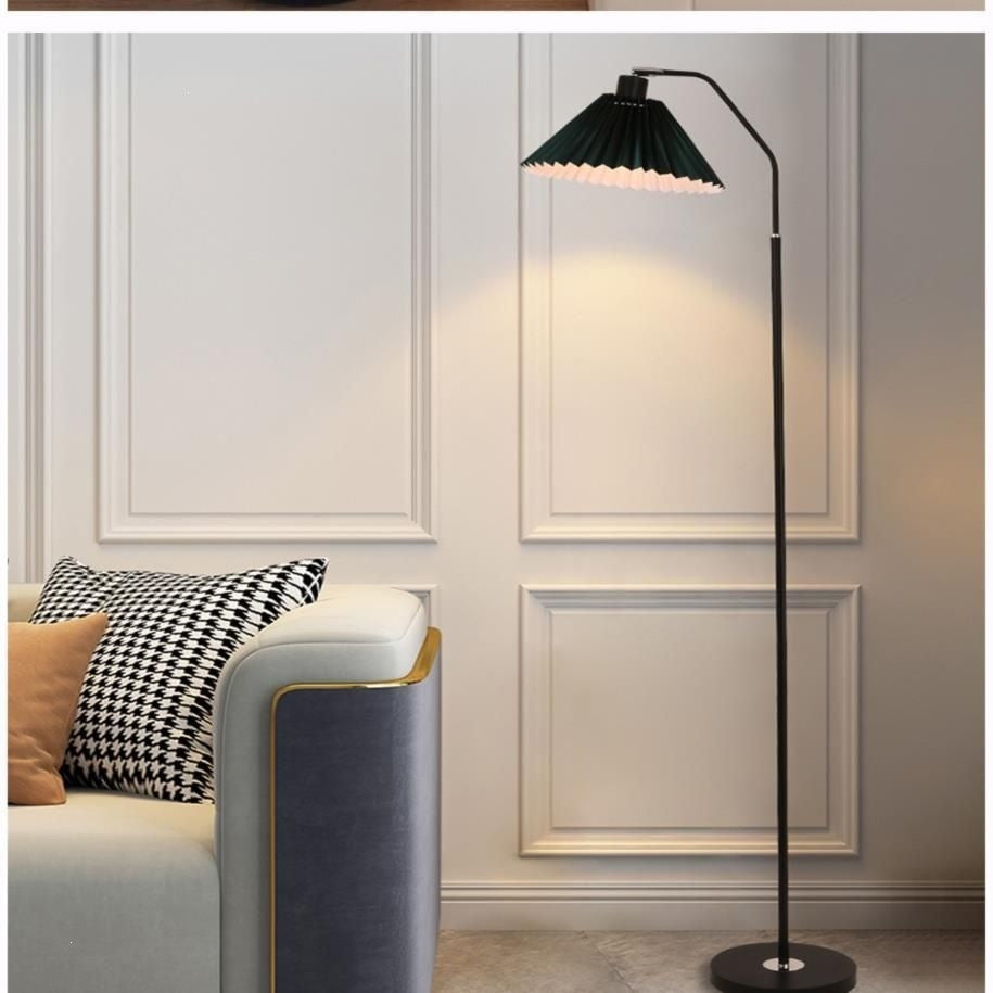 Elegante verstellbare Stehlampe