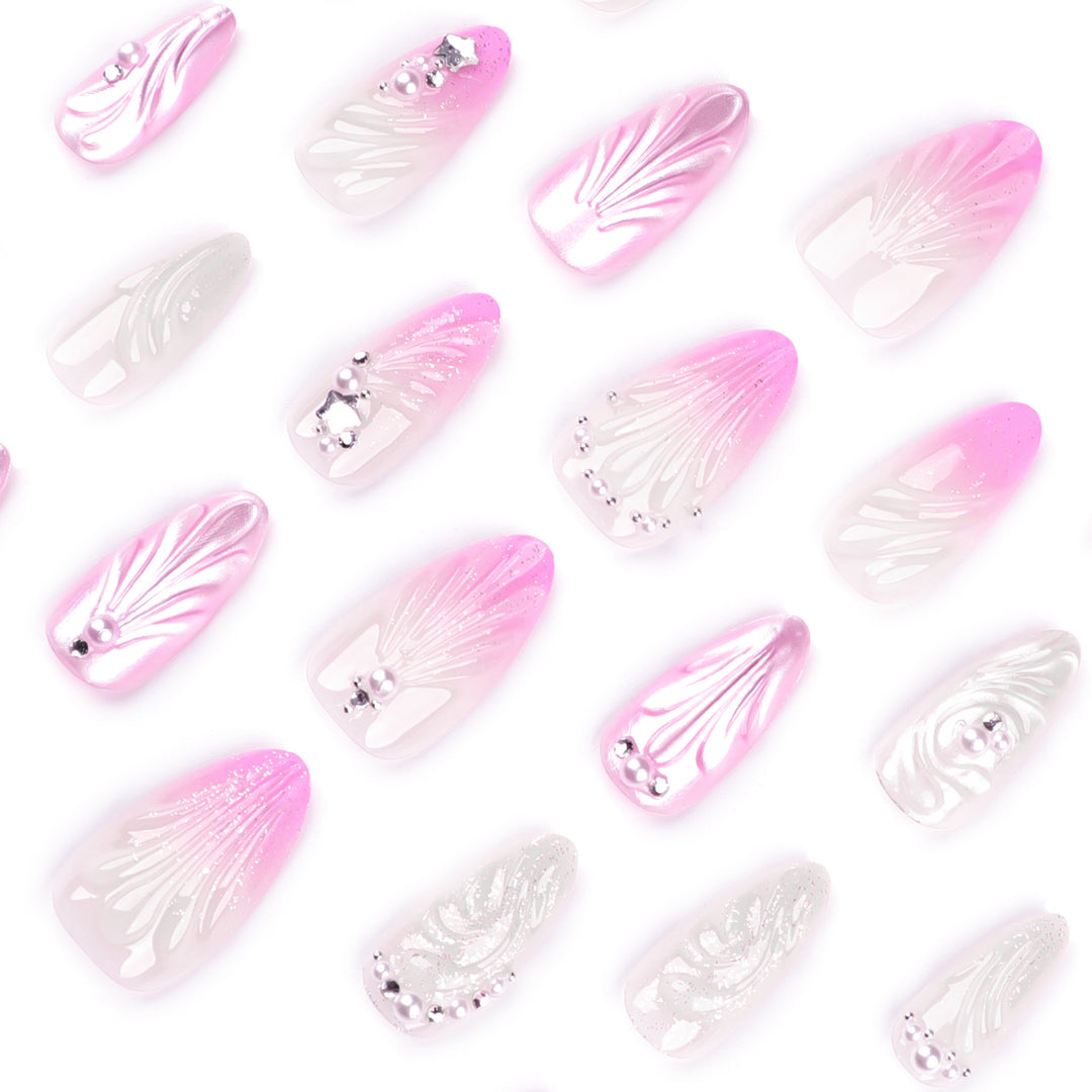 Künstliche Nagelkunst mit elegantem Swirl-Design und Perlenverzierungen Karnz