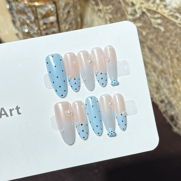 Dekorative Press-On Nagelset mit einzigartigem Punktdesign Karnz