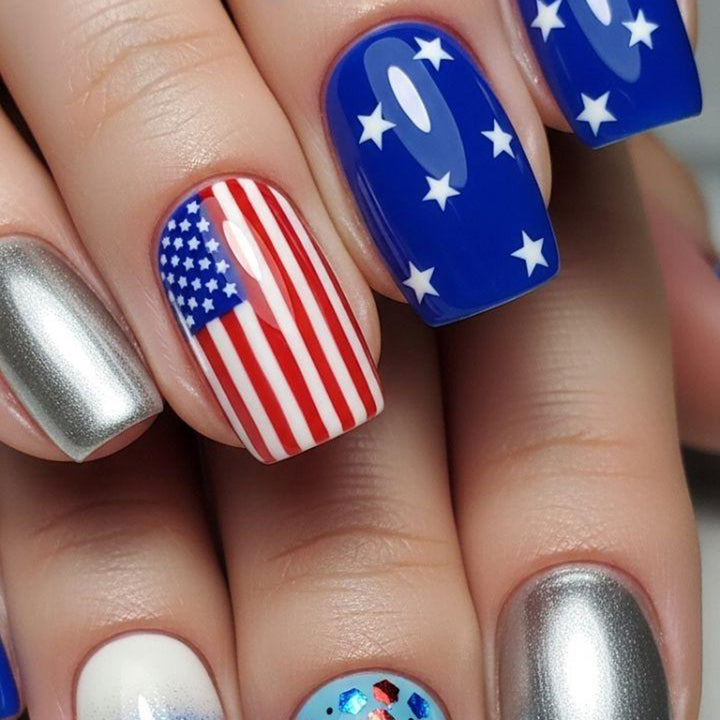 Kreatives Kunstnageldesign im patriotischen Stil Karnz