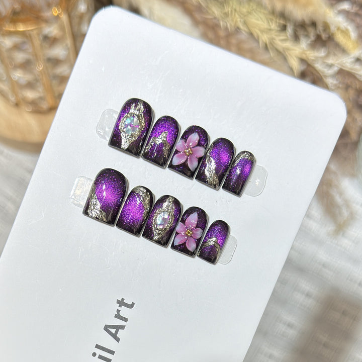 Elegantes Blumendesign Press-On-Nagelset mit Glitzerelementen Karnz