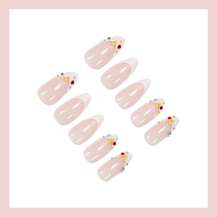 Kunstnagelset mit glamourösen Verzierungen und eleganten Akzenten Karnz