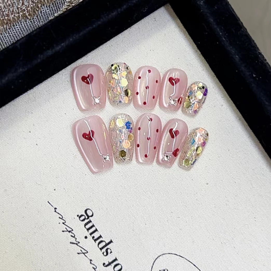 Dekoratives Press-On Nagelkunst Set mit Herz- und Glitzerdesigns Karnz