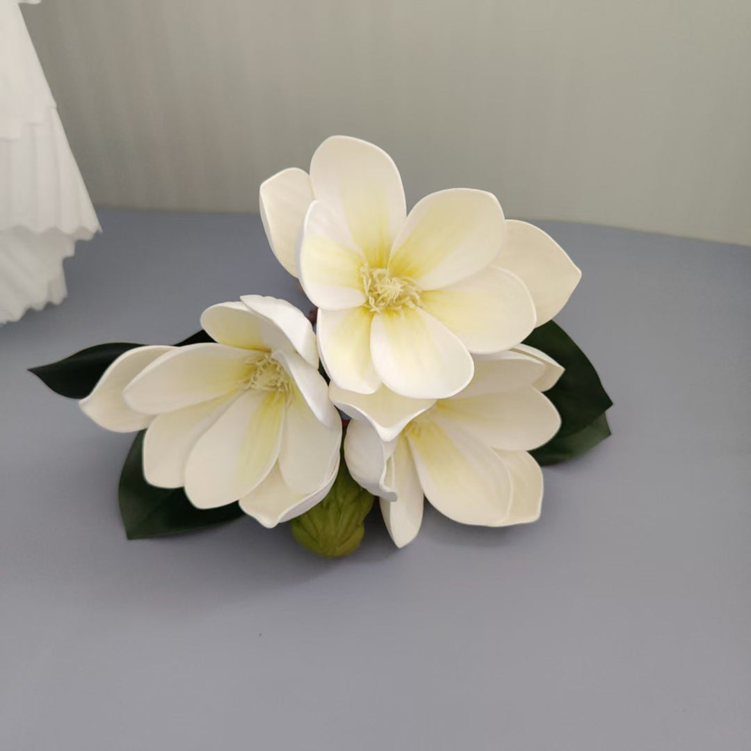 Künstlicher Magnolienblütenstrauß
