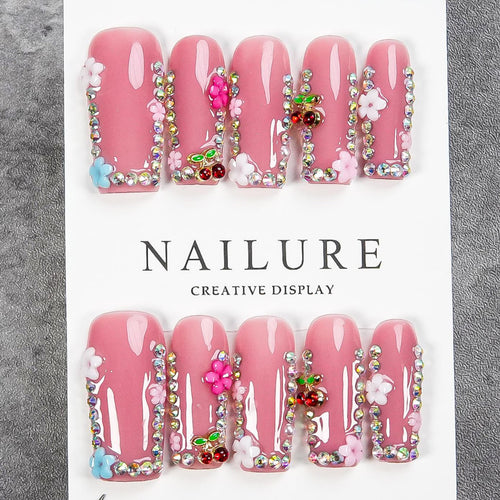 Dekorative Nagelkunst