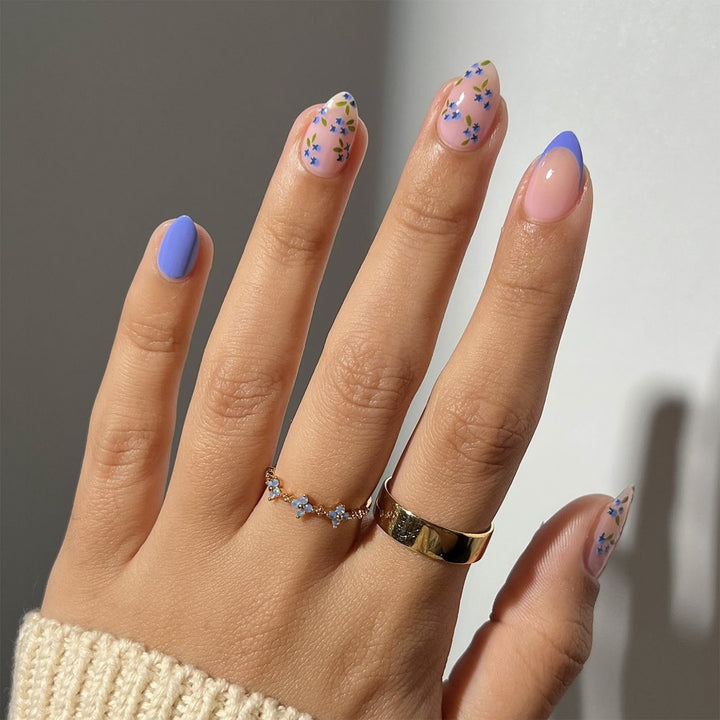 Künstliche Nagelkunst mit verspielten Punkten und Schleifen Karnz