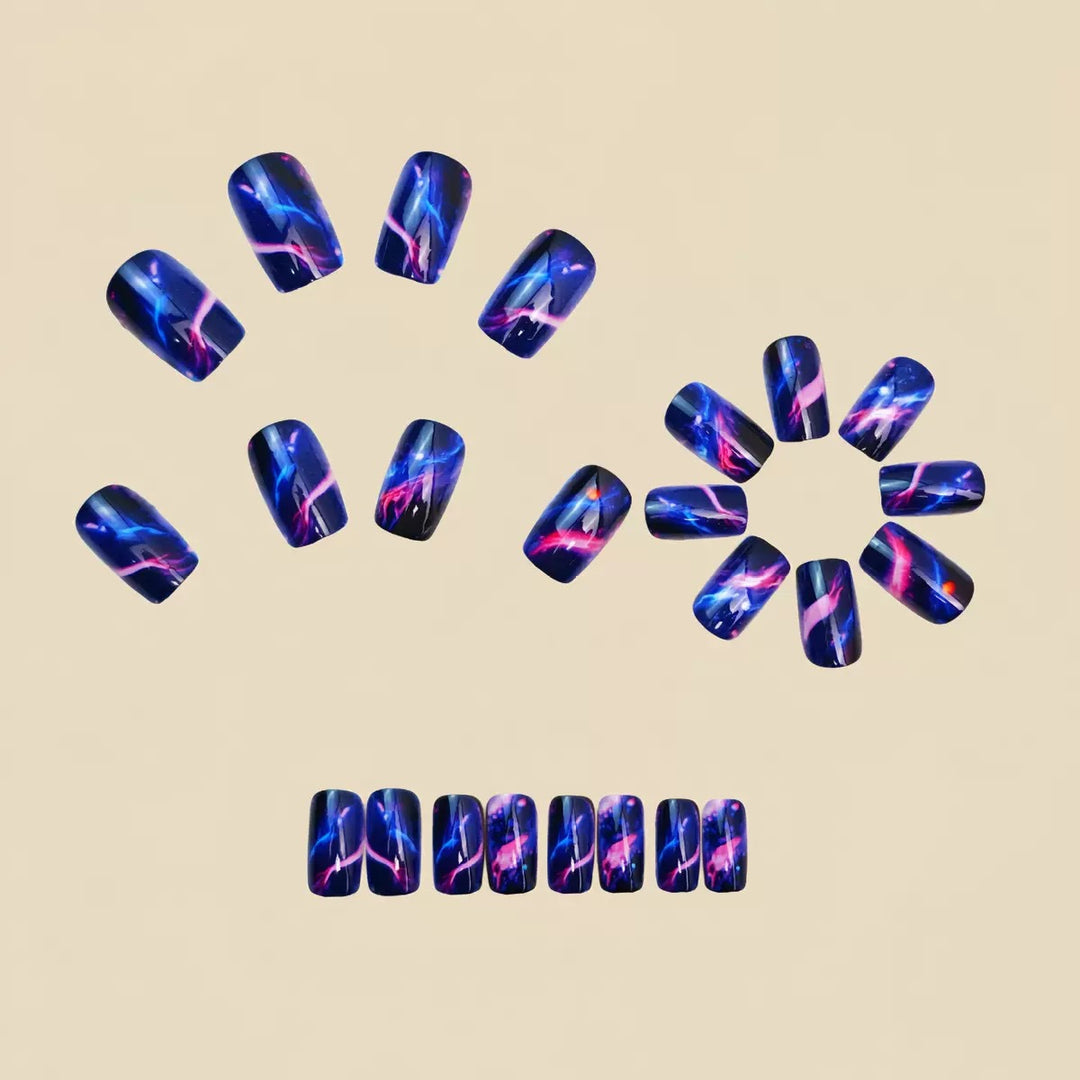 Kunstnagelset mit galaktischem Design Karnz