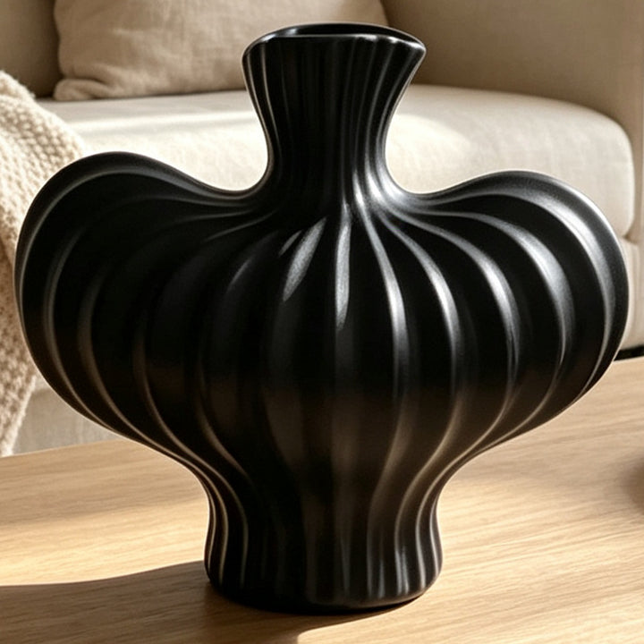 Skulptierte gerippte dekorative Vase Karnz